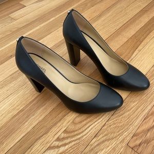 Michael Kors Black leather Pumps size 8